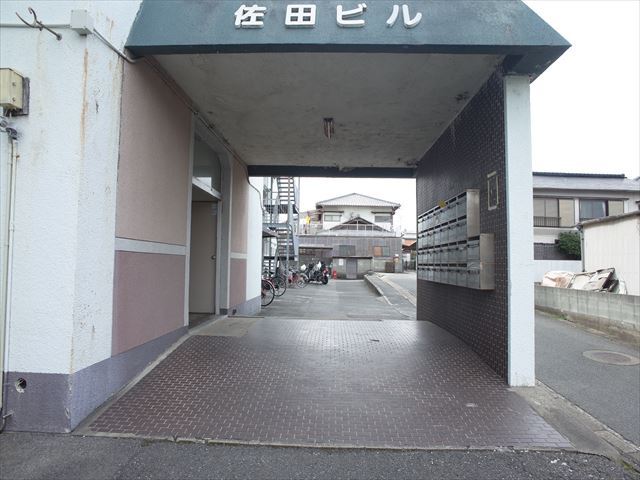 建物エントランス