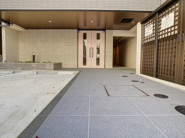 建物エントランス