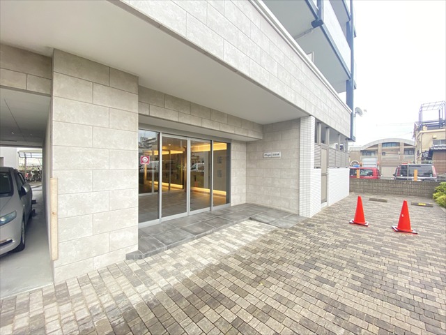 建物エントランス