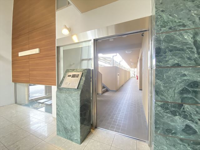 建物エントランス